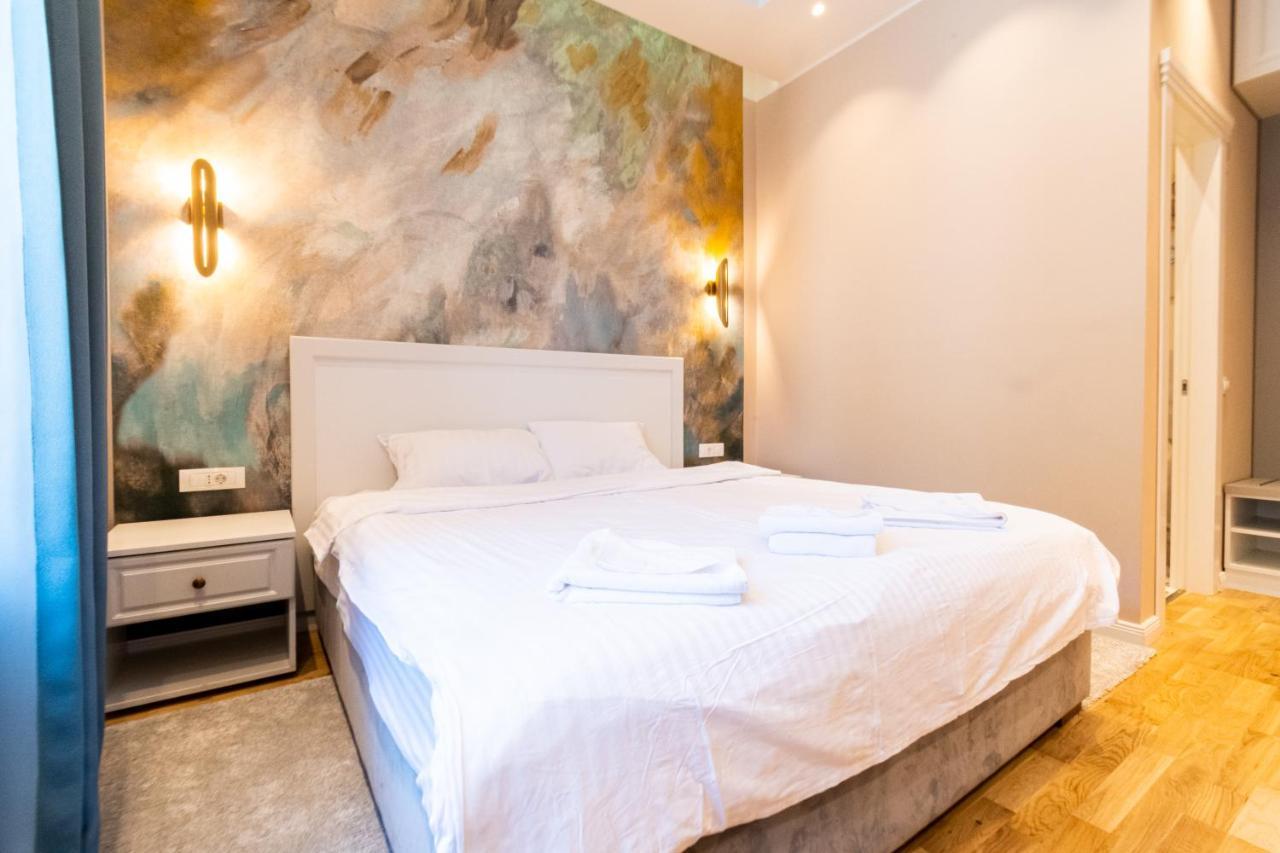 Black Gate - Quiet Studio In The Heart Of Old Town With Free Private Secured Parking Брашов Екстериор снимка