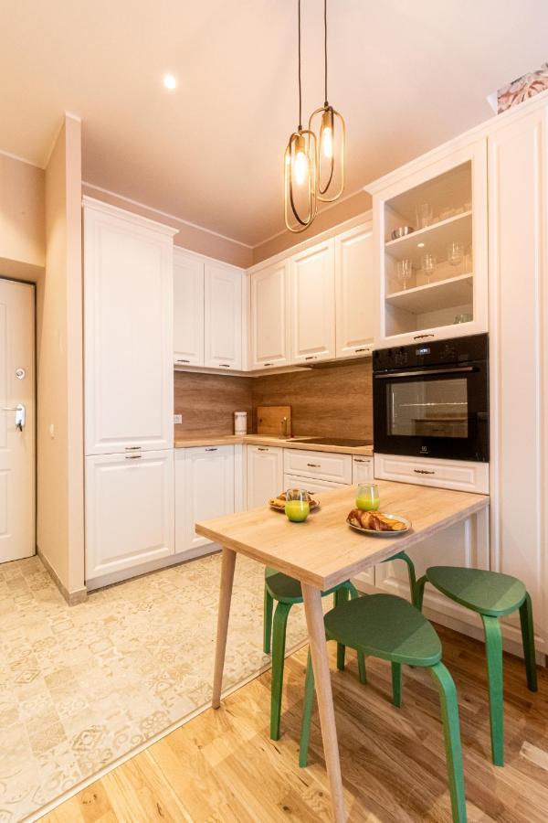 Black Gate - Quiet Studio In The Heart Of Old Town With Free Private Secured Parking Брашов Екстериор снимка