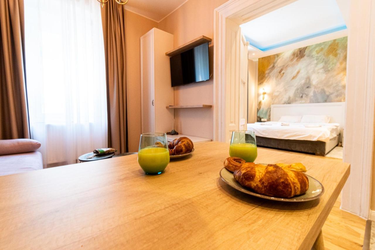 Black Gate - Quiet Studio In The Heart Of Old Town With Free Private Secured Parking Брашов Екстериор снимка