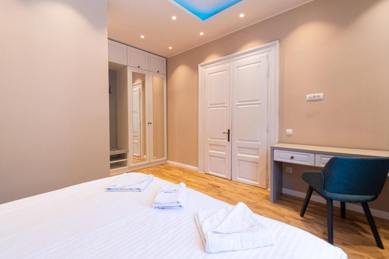 Black Gate - Quiet Studio In The Heart Of Old Town With Free Private Secured Parking Брашов Екстериор снимка