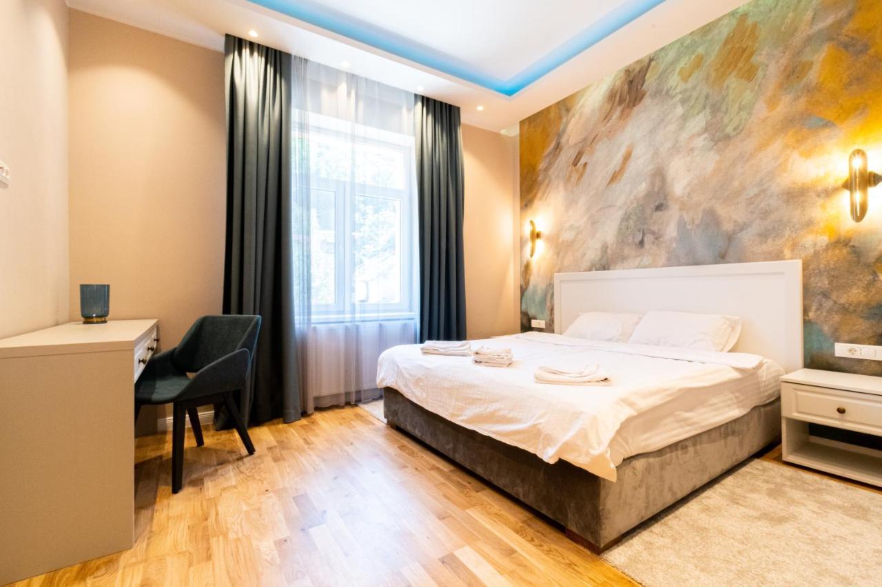 Black Gate - Quiet Studio In The Heart Of Old Town With Free Private Secured Parking Брашов Екстериор снимка