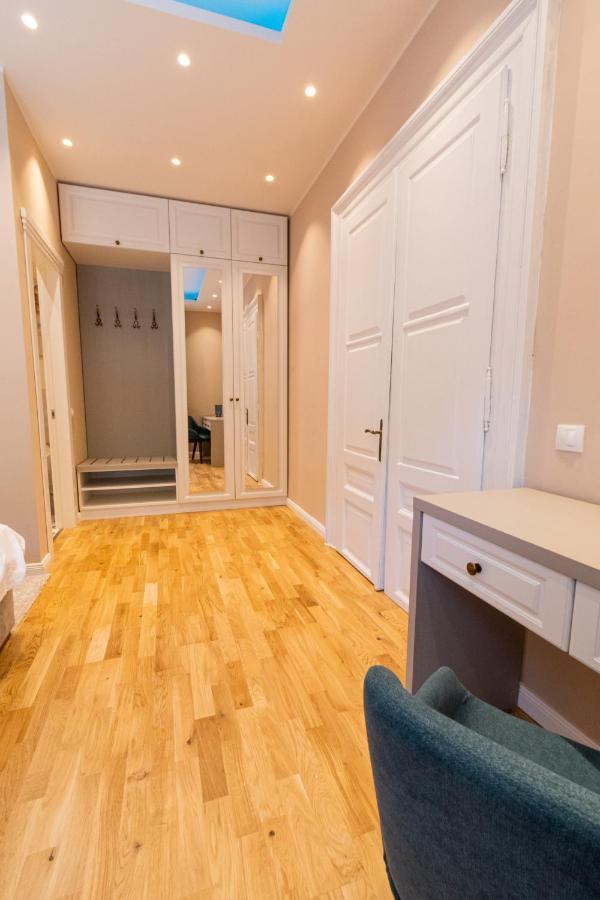 Black Gate - Quiet Studio In The Heart Of Old Town With Free Private Secured Parking Брашов Екстериор снимка