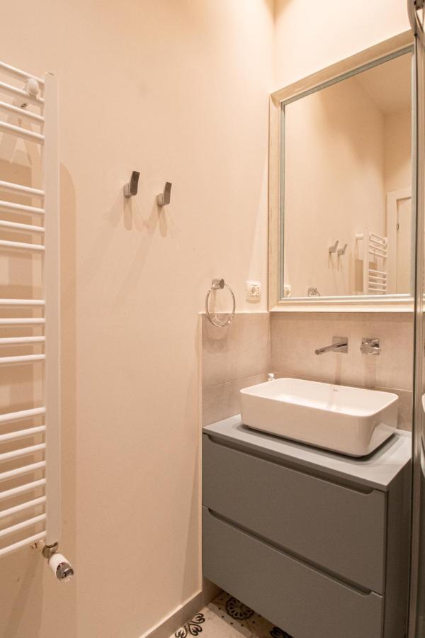 Black Gate - Quiet Studio In The Heart Of Old Town With Free Private Secured Parking Брашов Екстериор снимка